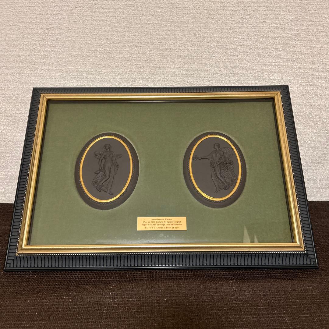 ウェッジウッド　ヘルクラネウムの壁画のダンサー　ジャスパーブラック　プラーク　額 Wedgwood (ウェッジウッド) 陶額 ジャスパー “DANCING HOURS