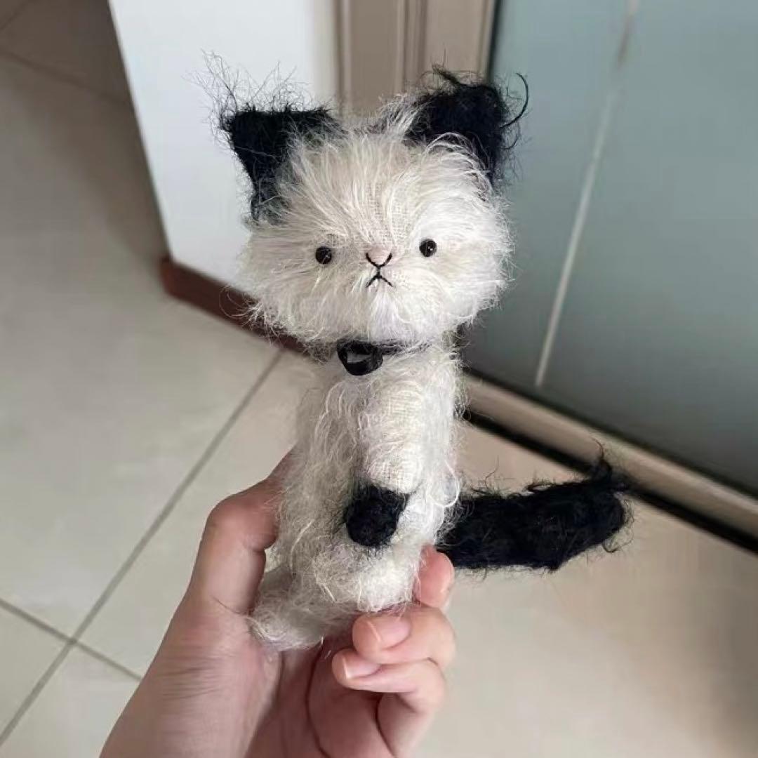 お手手が可愛すぎる仔猫 アーティストベア 海外作家様 ハンドメイド ぬいぐるみ ⚮ . お着がえはこちら👒 . . 明日ヤフオク出品予定です