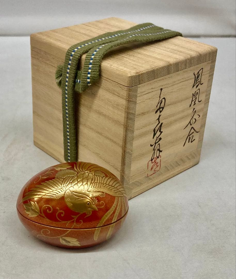 B553b「鳳凰 香合」他喜翁作　共箱　朱漆塗　金蒔絵　金梨地　畦地他喜男 B553b「鳳凰 香合」他喜翁作 共箱 朱漆塗 金蒔絵 金梨地 畦地