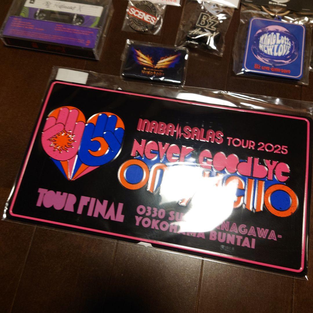 B'z チャリティーピンバッジ 他グッズセット - メルカリ
