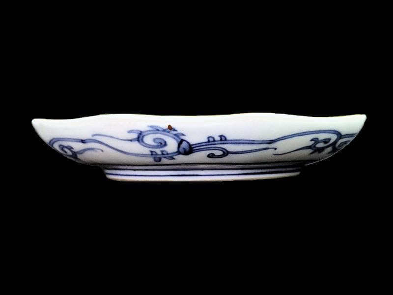 大聖寺伊万里 金襴 金唐草に青海波の図 描分八角6寸皿 2枚 079AS-CQe