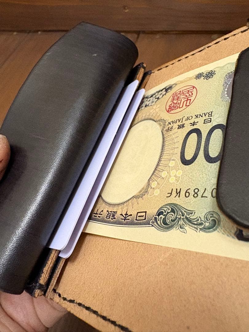 ショートトラッカーウォレット本革丘染めブラック茶芯 Trucker Wallet