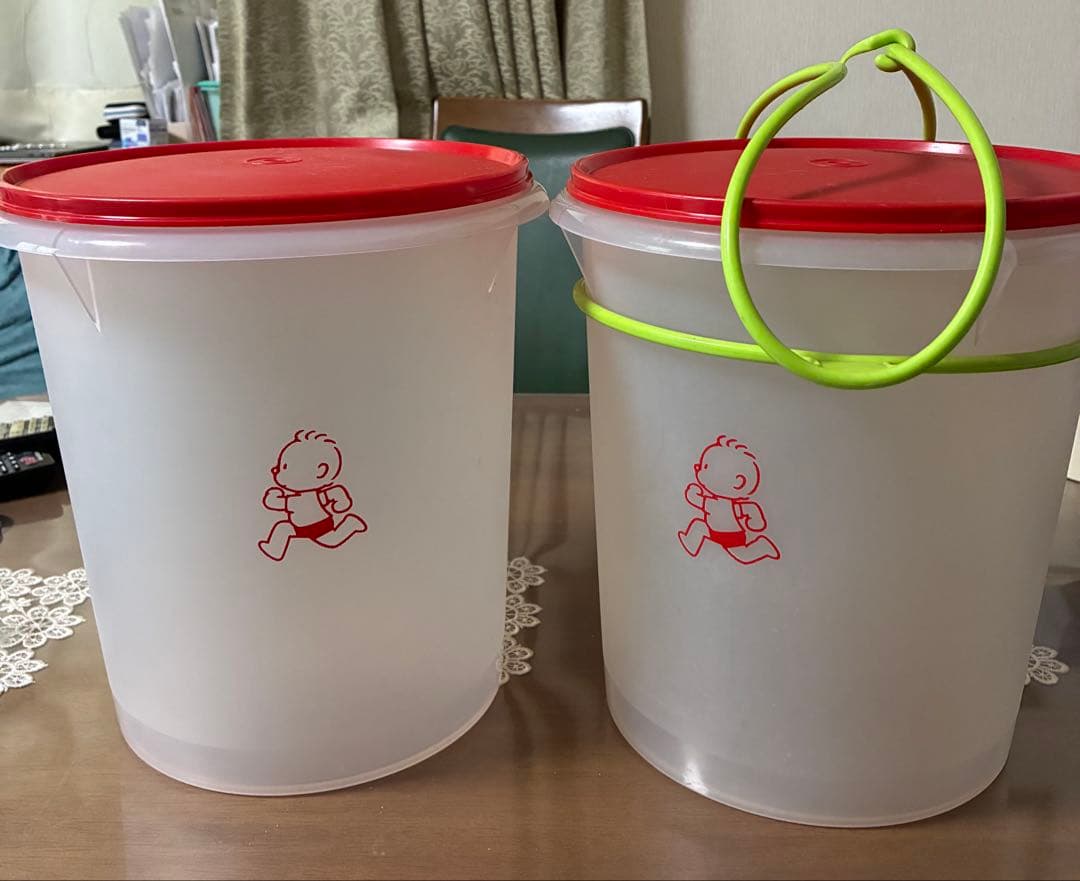 Tupperware 大容量食品保存容器 2個セット　1個ハンドル付き 取扱終了］タッパーウェア Tupperware キュービックス スクエア 1L