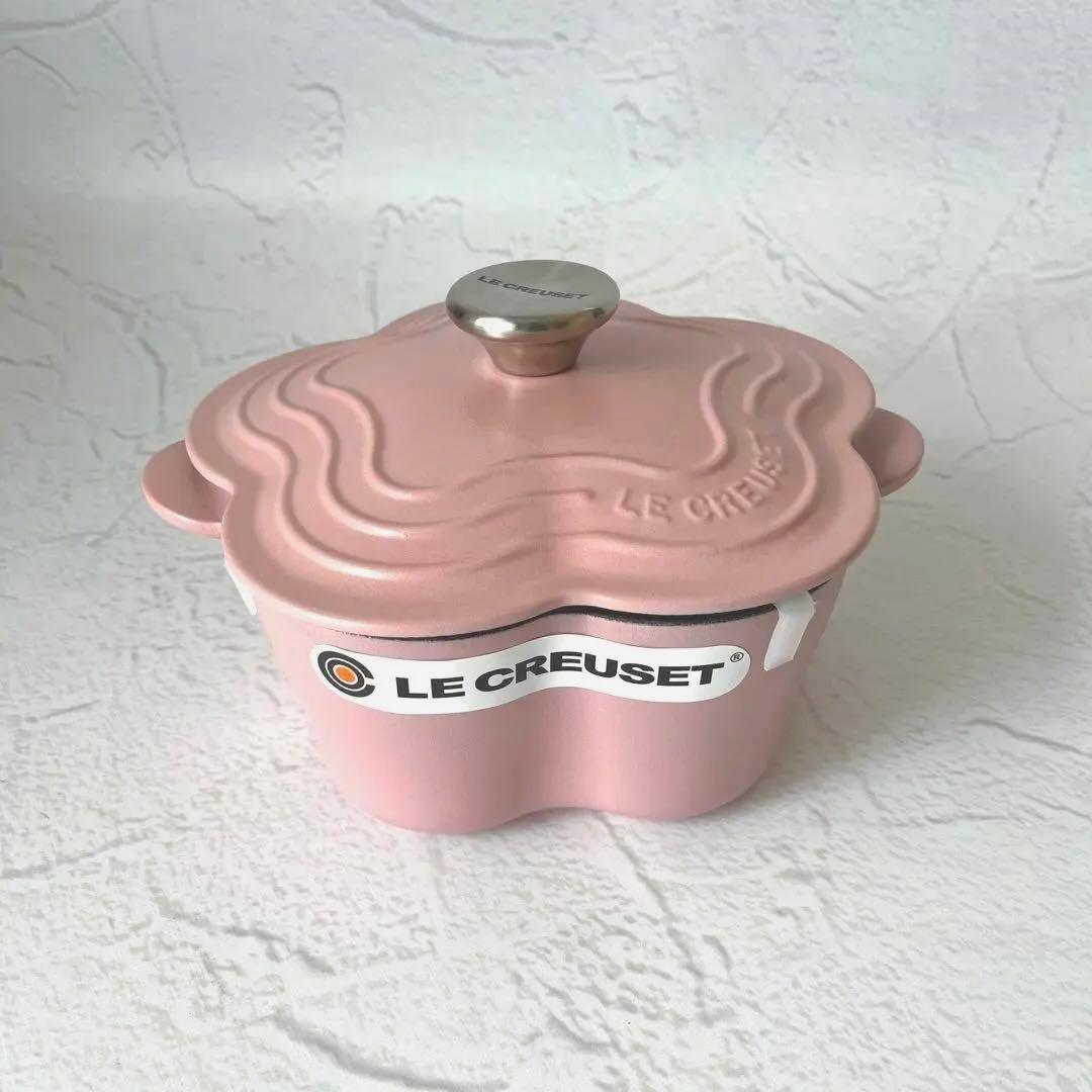 【新品未使用】ルクルーゼ ココット・フルール シュガーピンク 20㎝ Le Creuset（ル・クルーゼ） 【未使用】ル・クルーゼ ココットフルール