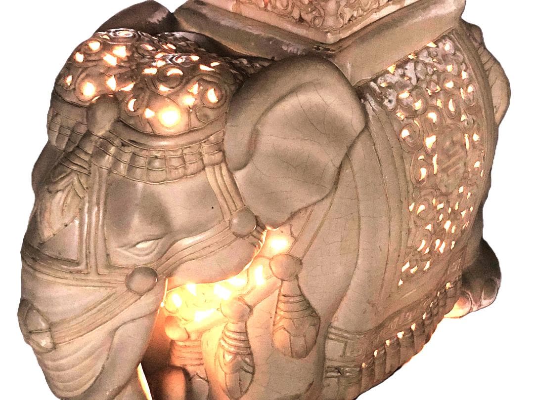 白釉象花台 】 アンティーク 吉祥蝙蝠文