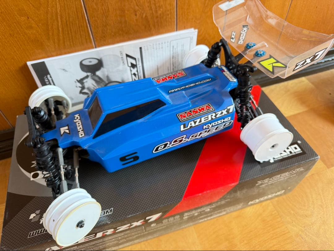 Kyosho Lazer ZX-7 1/10 4WDバギー LiveRC - First look at the new Kyosho ZX-7 4wd buggy [UPDATED]