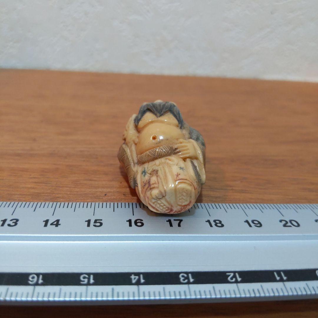 時代提物 縁起物彩色根付 天然素材 在銘【唐仙人】高さ約4.1cm 重さ約