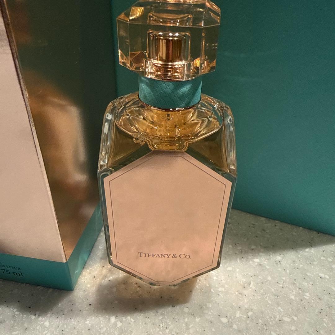 TIFFANY ROSE ローズゴールドオードパルファム Amazon | TIF ﾃｨﾌｧﾆｰ ﾛｰｽﾞｺﾞｰﾙﾄﾞ EDP 50ml【並行輸入品】 | TIFFANY