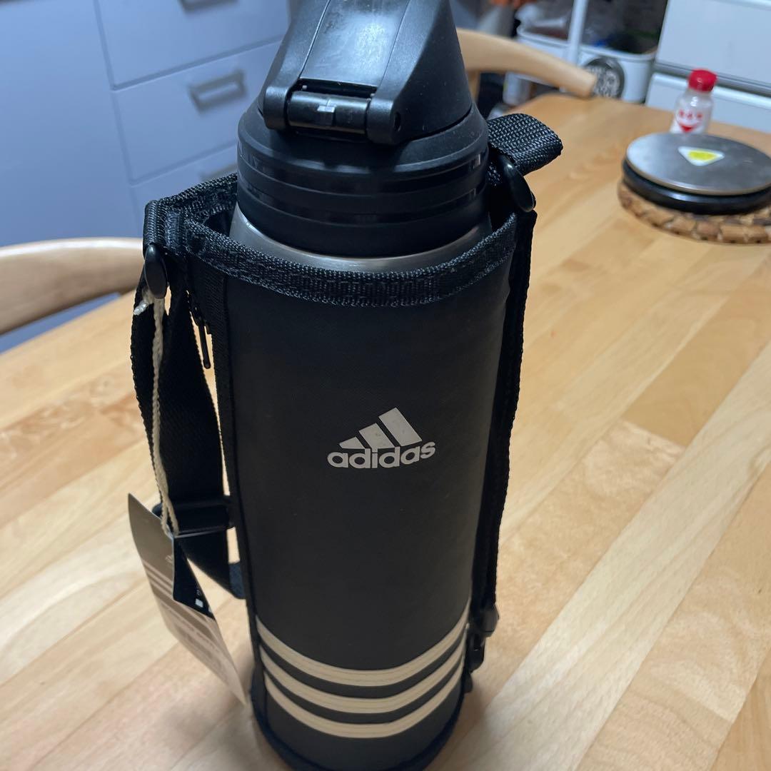 黒adidas ステンレスボトル 1.5L 水筒 ウォーターボトル 魔法瓶 - メルカリ