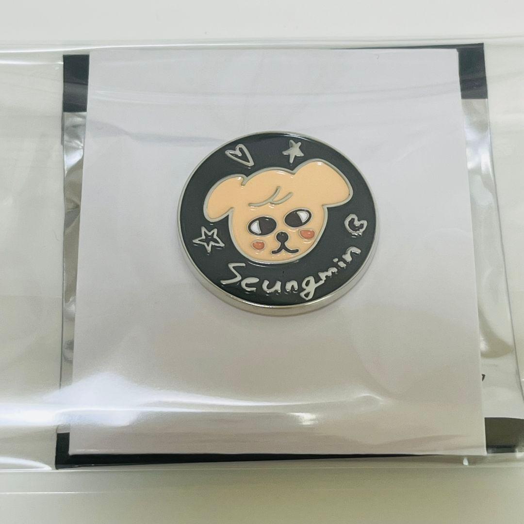 Stray Kids EXHIBITION 展示会 ランダムピンバッチ パピーム - メルカリ