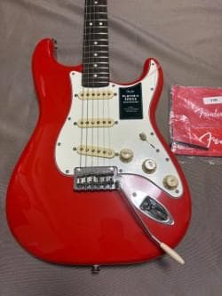 Fender製の Player Ⅱシリーズ ストラトキャスター　超美品 Fender Player II Stratocaster Aged Cherry Burst エレキギター