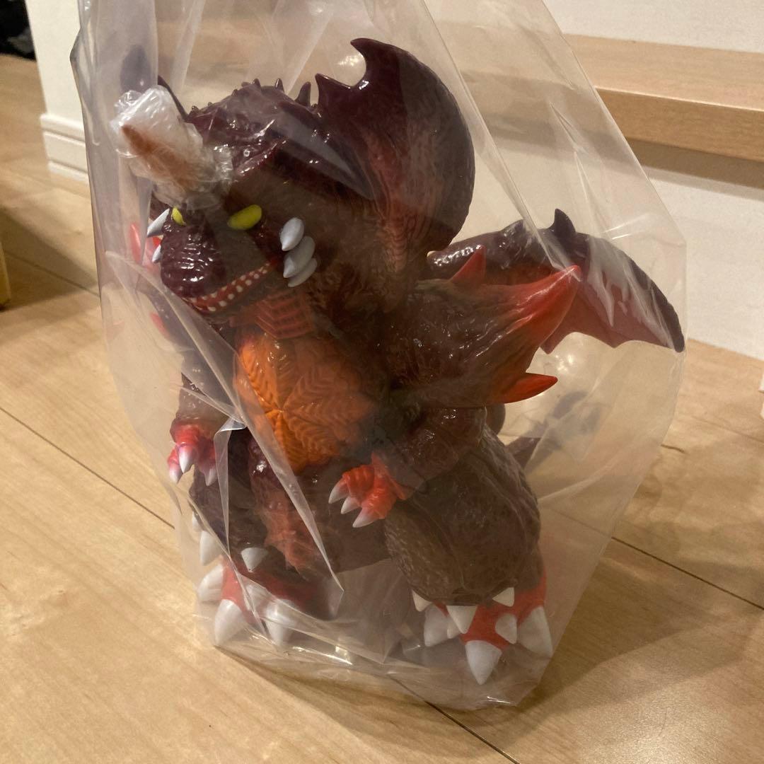 【安楽安作】 デストロイア 【MEDICOM TOY】新品 ゴジラの宿敵「デストロイア」が安楽安作氏が手がける怪獣ソフビモデル