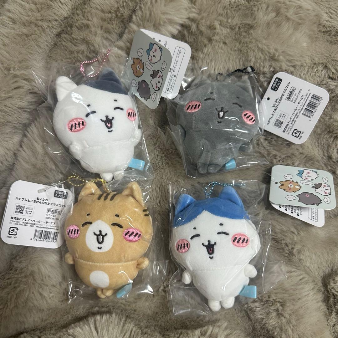 ちいかわ ハチワレとごきげんななかまマスコット - メルカリ