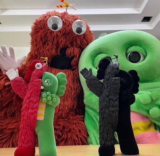その他 kaws Gachapin and Mukku \"Kachamukku\"