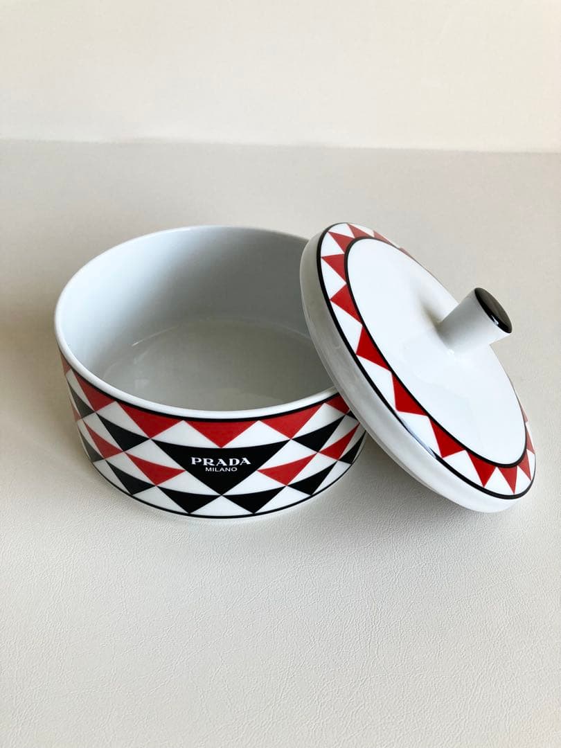 未使用 PRADA ポーセリン アクセサリー ジュエリー ケース 陶器 - メルカリ