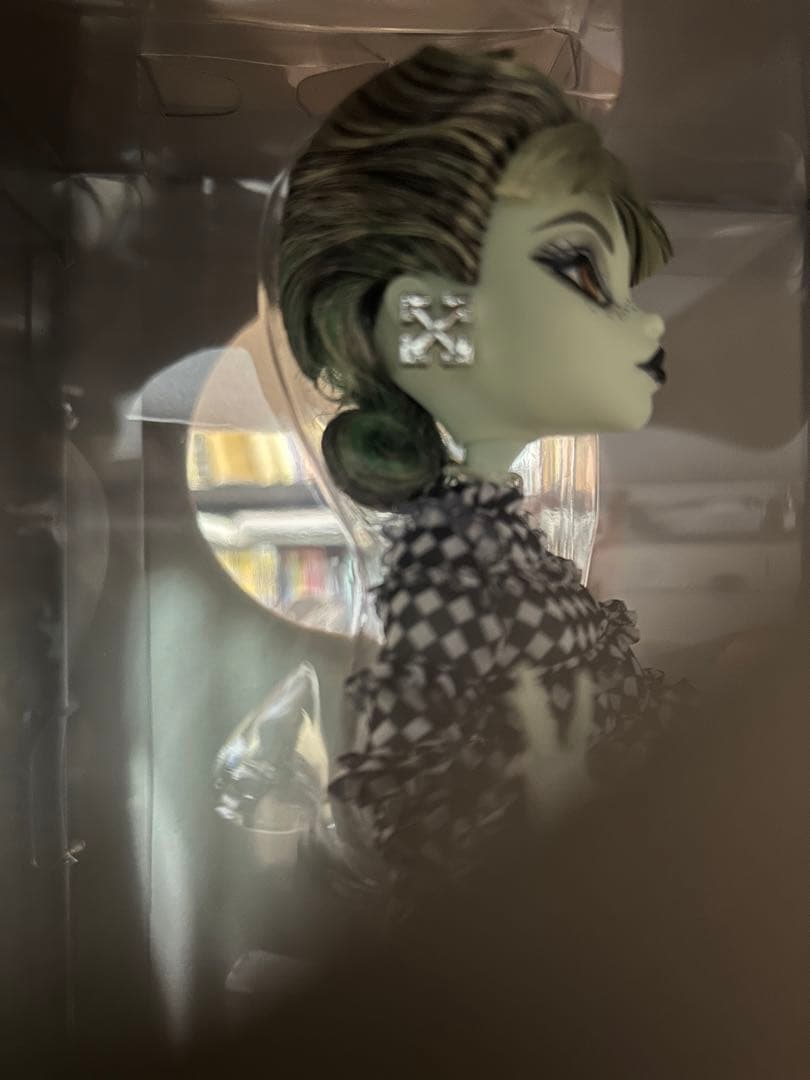 Off-White x Monster High Harmonie Ghoul - メルカリ