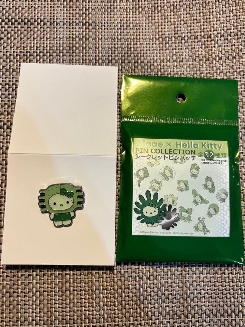 万博 Algae x ハローキティ ピンバッジ - メルカリ