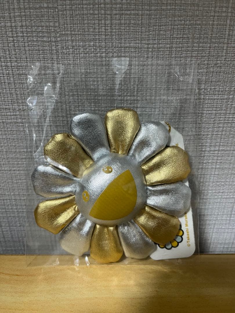 村上隆 カイカイキキ KaikaiKiki ぬいぐるみ フラワー 金&銀ツートン Amazon.co.jp: カラーセットKaikai Kiki お花ぬいぐるみレインボー