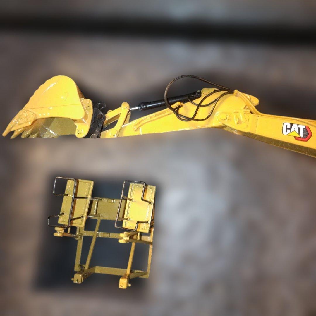 キャタピラー建機 CAT 352 高所作業解体機 1/50 - メルカリ