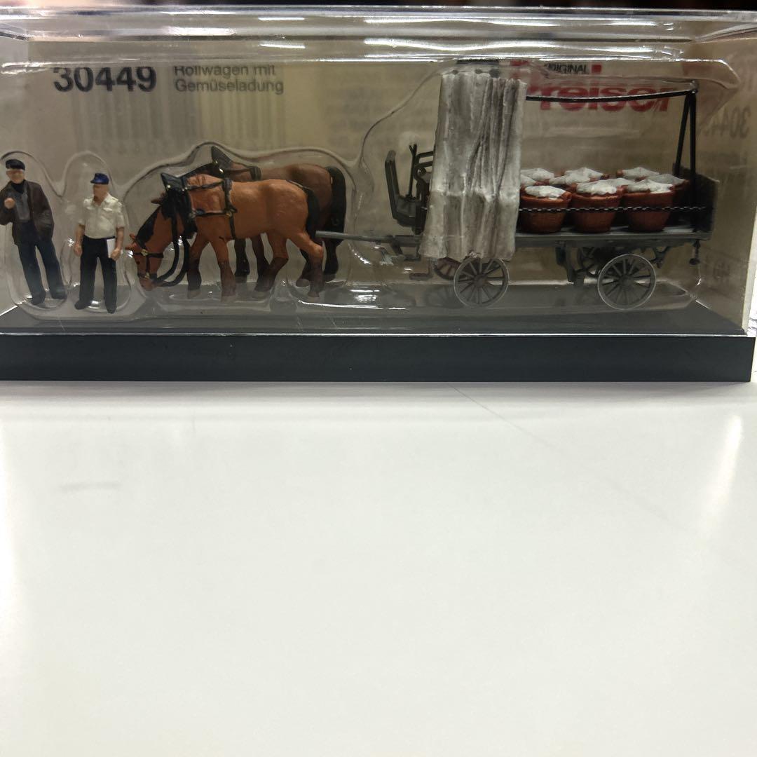 PreiserHOスケール（1/87）「馬に牽かれる野菜かごを乗せた平台荷馬車」 屋根付きのウェディング馬車 ：プライザー 塗装済完成品 HO(1/87