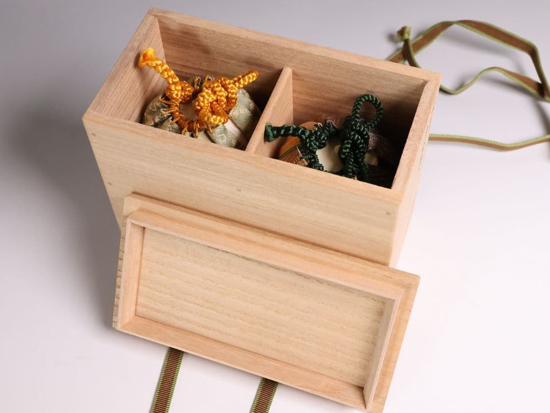 茶道具 伊勢崎満 備前焼 肩衝茶入 仕覆(2点) 共箱 陶歴 陶芸【CM340