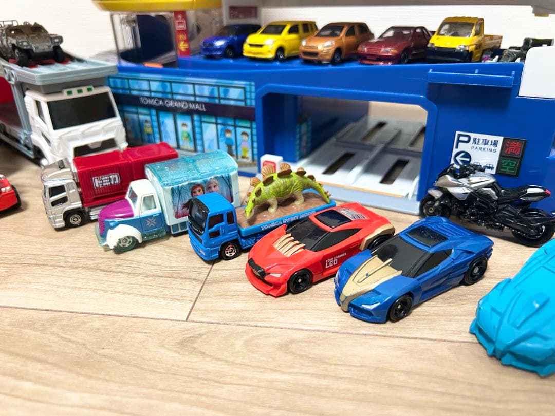 値下げ☆ダブルアクショントミカビル 立体駐車場 まとめ売り - メルカリ