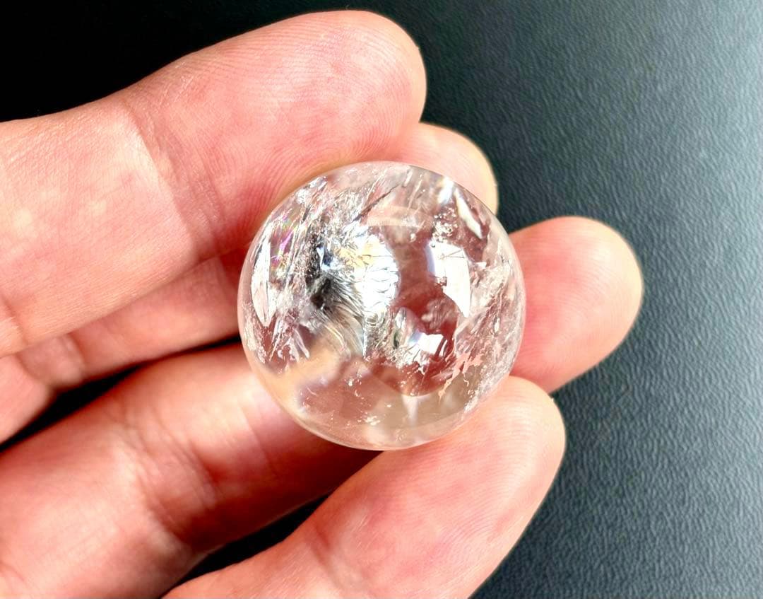 究極品質　永遠の愛を願う水晶の究極形態　虹のマスターウラルレムリアン極上スフィア