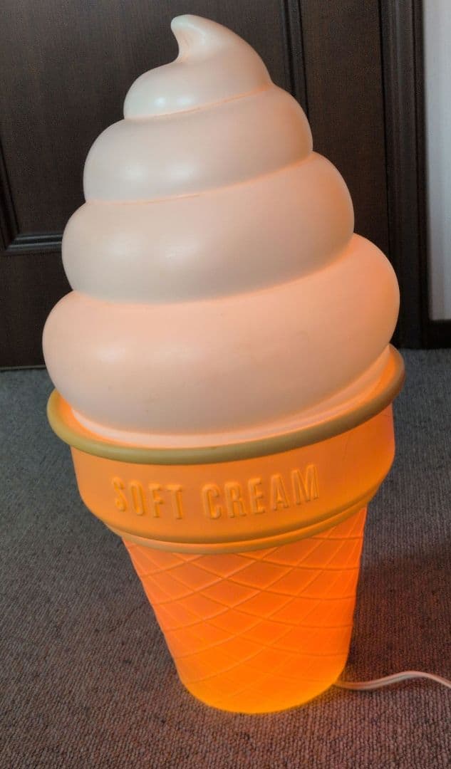 ソフトクリーム型スタンドライト昭和レトロ ソフトクリーム 看板 照明 電飾看板 業務用 アイス 日世のコーン