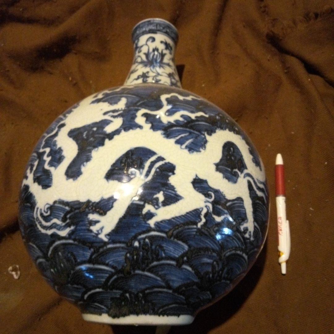 中国陶磁器　明　青白磁 龍模様 陶器の壺 美術館設立のきっかけとなった名品、 並々ならぬ情熱で入手を叶えた
