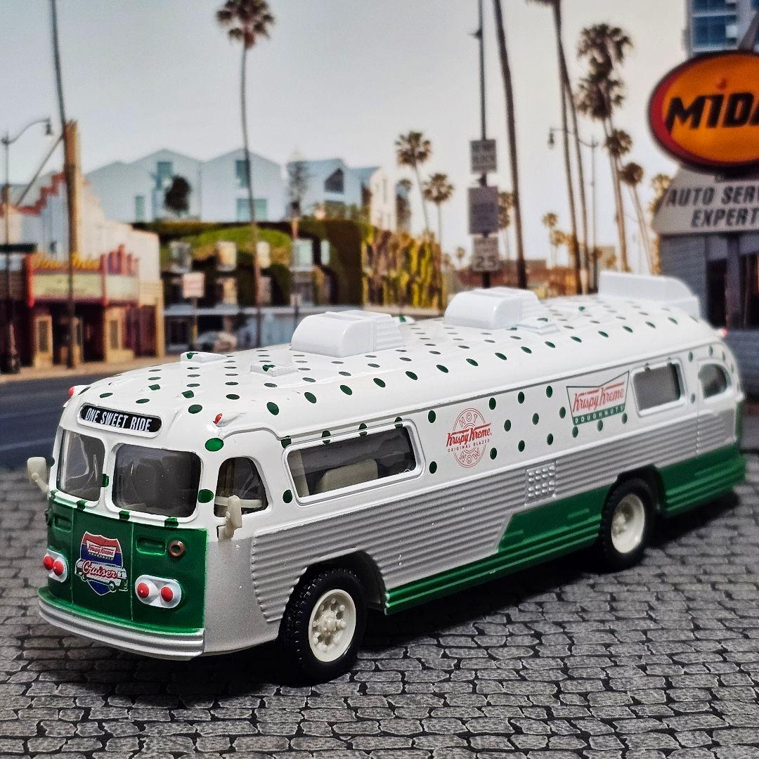 クリスピークリームドーナツ　ダイキャスト カー　スターライナー　バス　ミニカー ディズニーバス 2023 メタルダイキャスト ミニカー 2点入り ミッキー