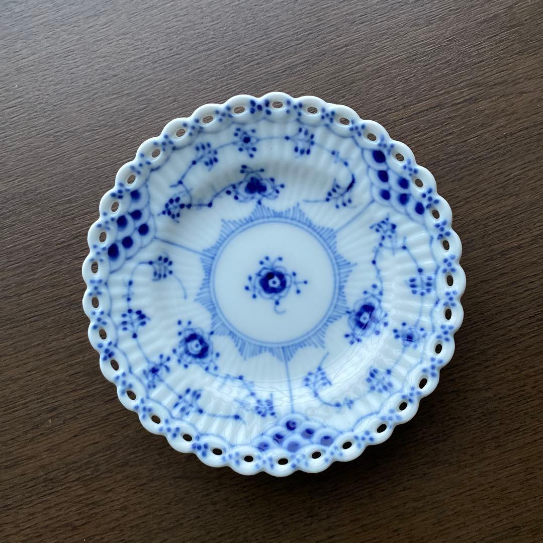 ヨ*ー様 ロイヤルコペンハーゲンブルーフルーテッドフルレース1145 ブルーフルーテッド フルレース ピックルディッシュ 24.5cm|ロイヤル