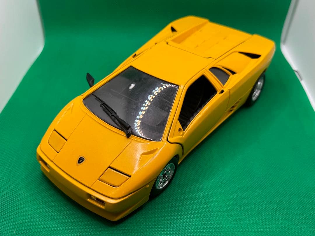Lamborghini Diablo イエロー ミニカー KYOSHO 1:64 Lamborghini Diablo Yellow – DiecastTalk