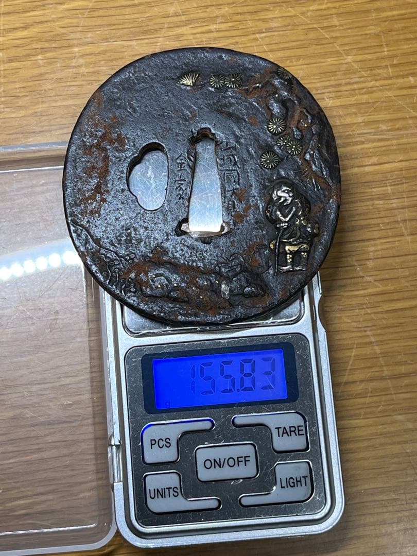山城国伏見住　金家銘　鍔 撫木瓜形肉彫鉄鐔 銘山城国伏見住金家 文化遺産オンライン