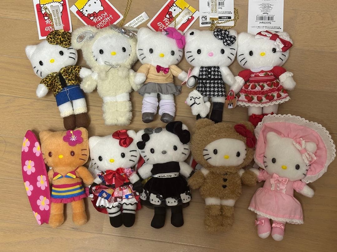 『ハローキティ展』キャラクターマスコット10点セット ショッパー付 楽天市場】ハローキティ しっぽ付き マスコットキーホルダー 単品販売