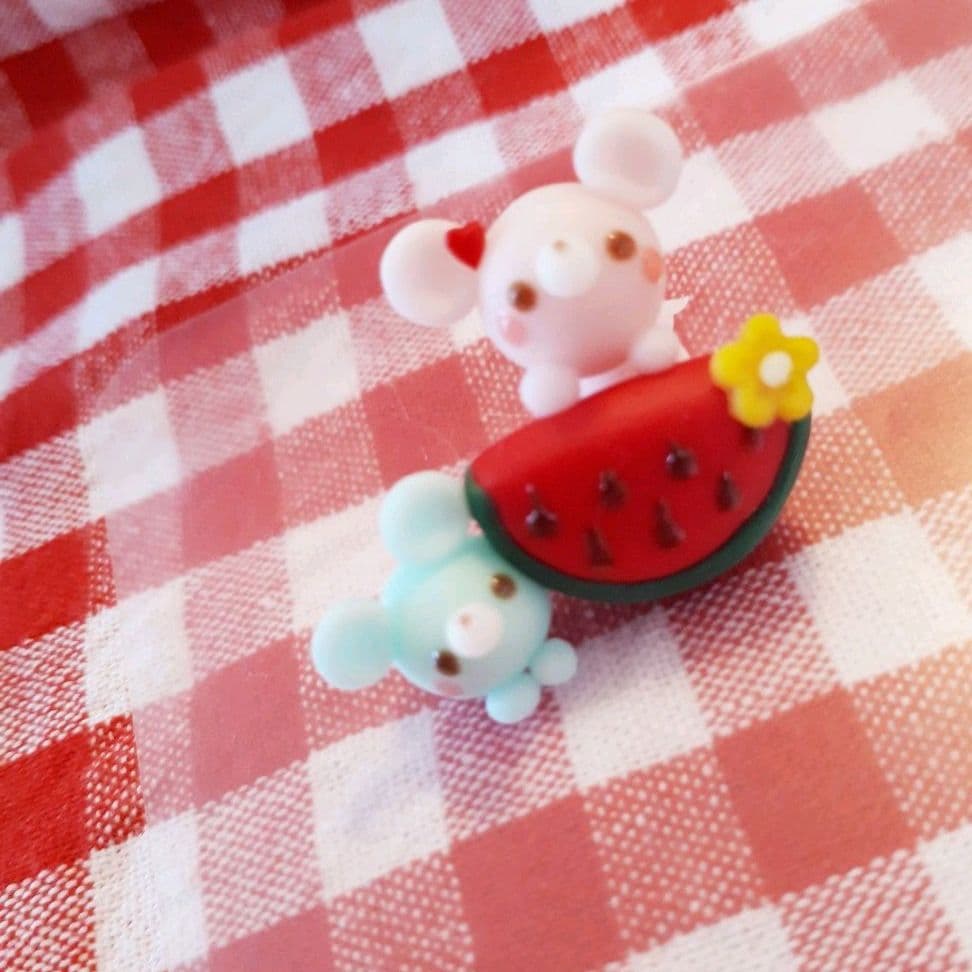 スイカ大好き♪小さな仲良しネズミ 畑芽育＆莉子】古民家でスイカをガブり♡ 仲良しコンビの“妄想夏休み