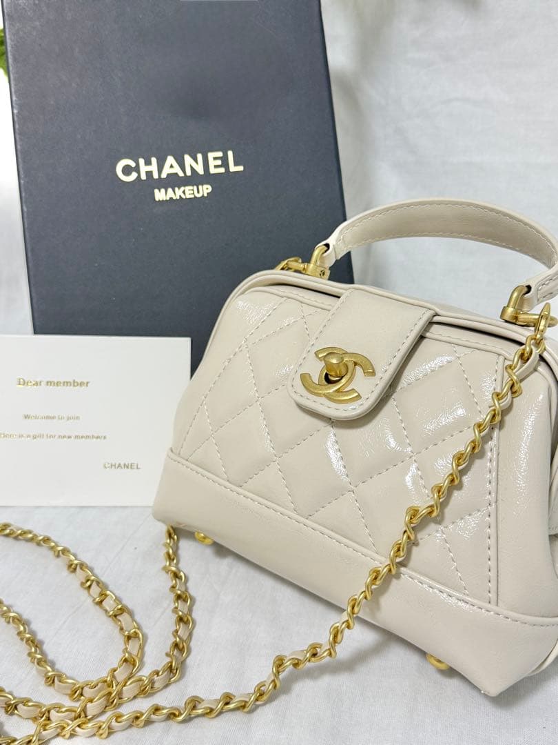 T*】様 CHANEL シャネル ノベルティ レザー ハンドバッグ チェーンショ 新品 CHANEL シャネル ノベルティ ショルダーバッグ ミラー付き