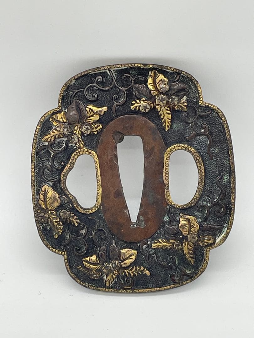時代武具 鍔 金彩 刀装具 武具 骨董 古美術 骨董逸品【蜘蛛の巣図鍔 鉄地 鋤出彫】 日本刀 刀装具 鍔 鐔 武具 江戸