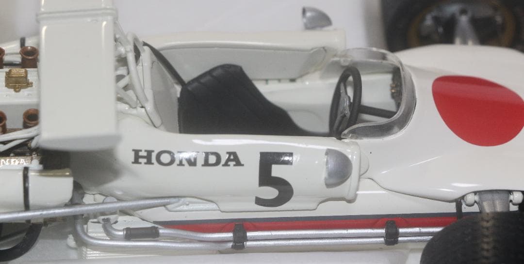 超貴重 エブロ ホンダF1 RA302 空冷エンジン 1/20 中古品