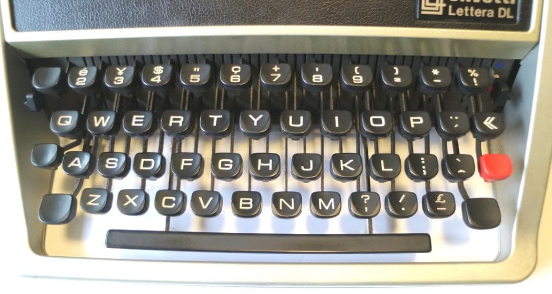 値引完動美品タイプライター Olivetti Lettera DL 国際文字配列 - メルカリ