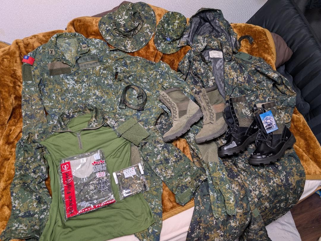 (官品) 台湾陸軍実物戦闘服セット(帽子 シャツ 靴 レインコート中華民国) Yahoo!オークション -「台湾軍」(個人装備) (ミリタリー)の落札相場