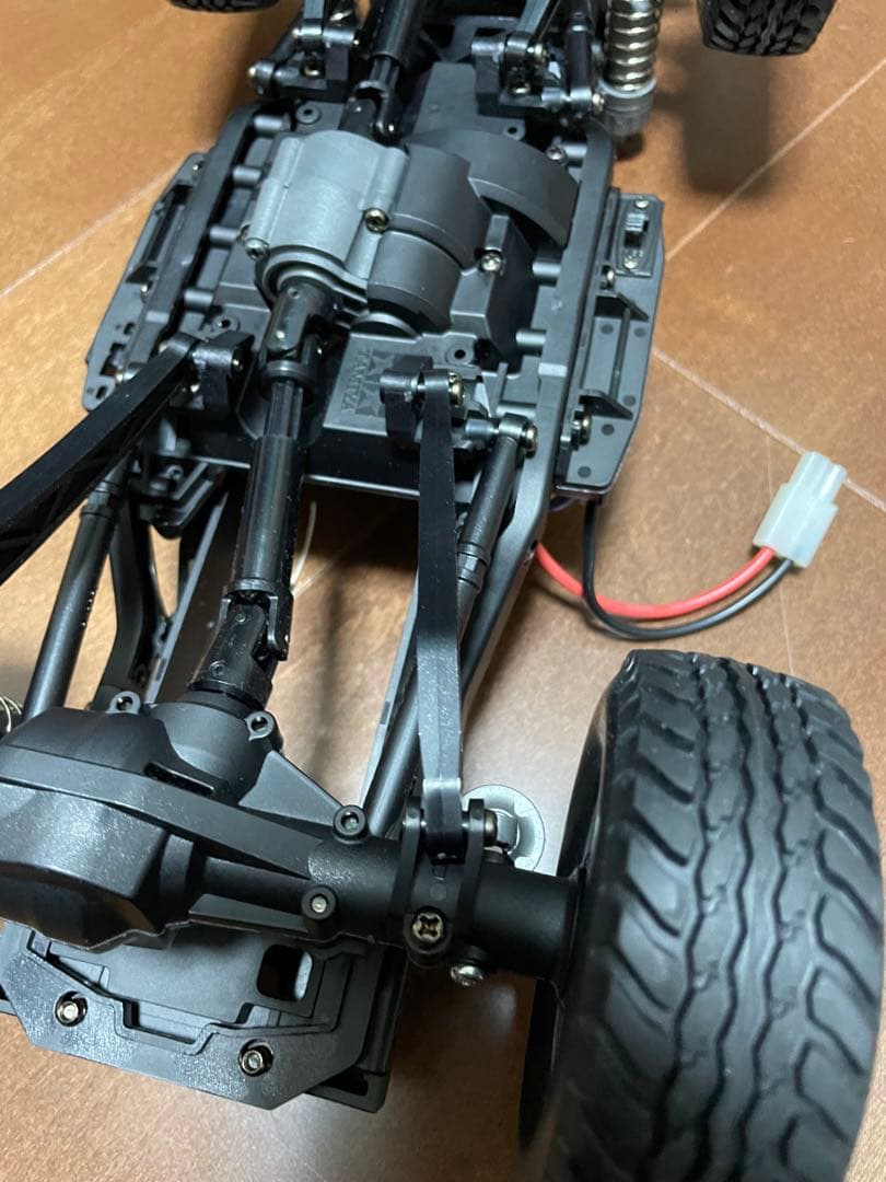 トヨタ ランドクルーザー 300 RCカーキット バッテリーは付属しません