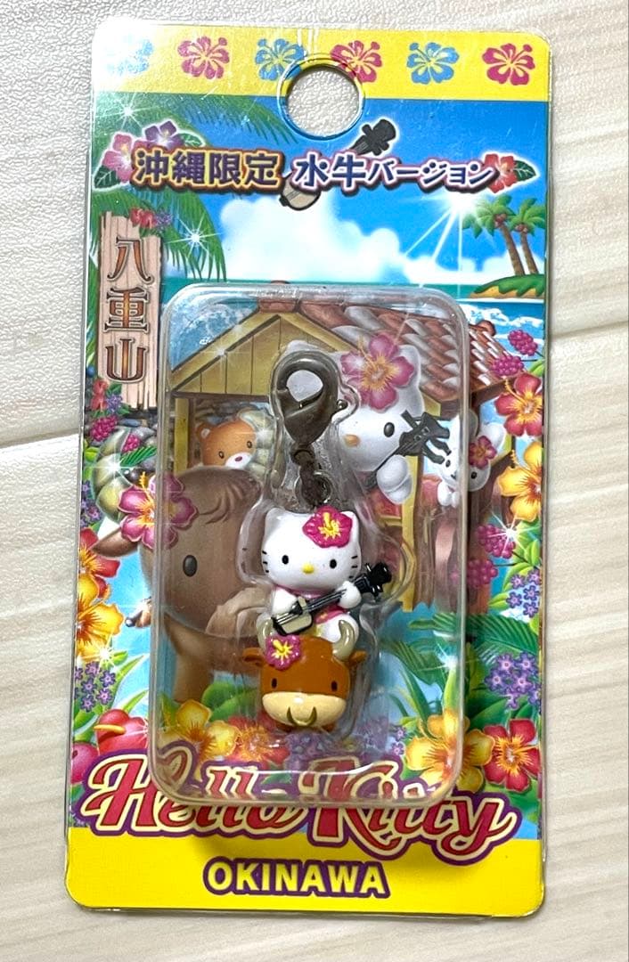 ご当地キティストラップ 沖縄水牛バージョン - メルカリ