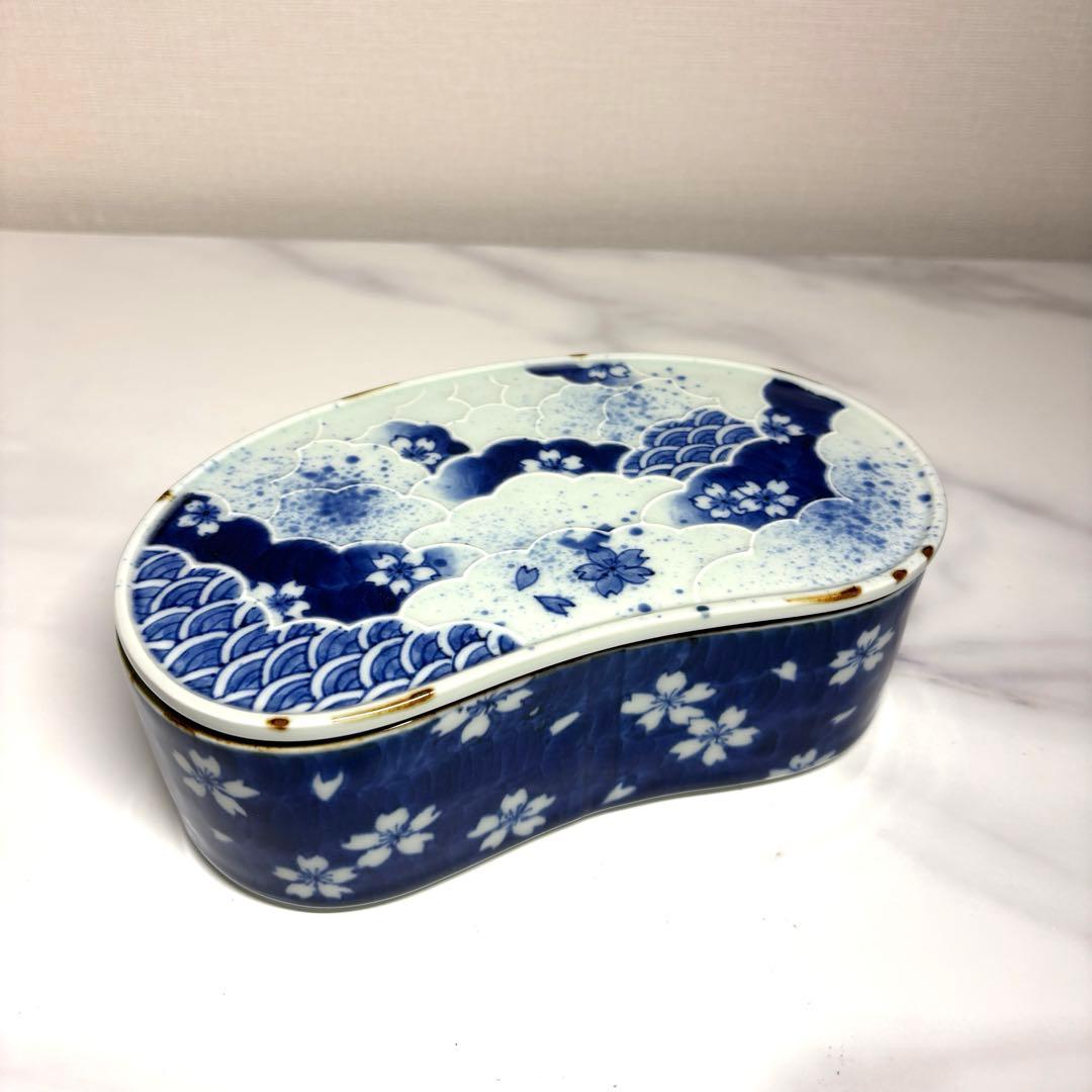 福泉窯　繭箱　繭型　蓋物　弁当箱 楽天市場】有田焼 福泉窯 繭型蓋物 小 重箱 陶箱 和食器 オリベ アメ
