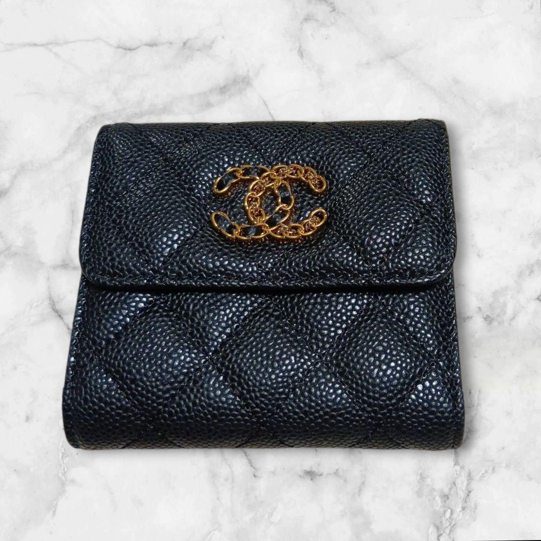 CHANEL 二つ折り財布　ノベルティ CHANELノベルティ財布 二つ折り - メルカリ