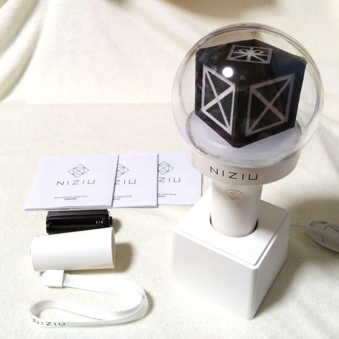 NiziU ペンライト 2本セット 動作確認済 即日発送可 LIGHTSTICK - メルカリ