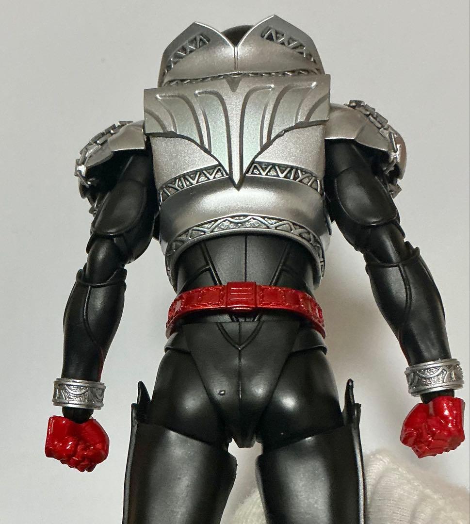 【中古】S.H.Figuarts 真骨彫製法 仮面ライダーキバ キバフォーム