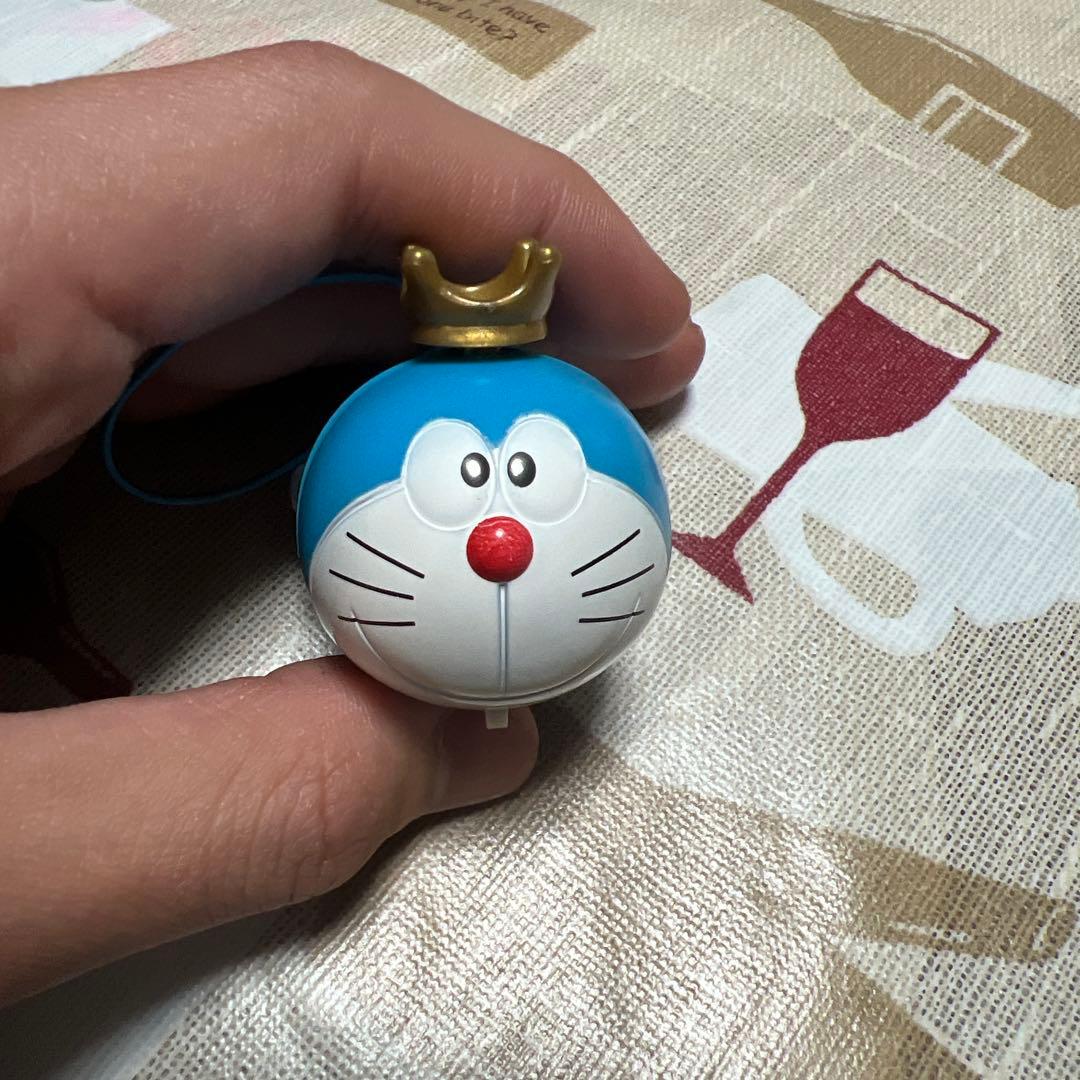 ドラえもん 王冠付きストラップ - メルカリ