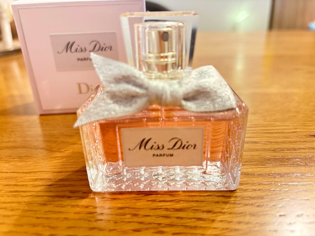 最終価格2026購入Miss Dior Parfum 35ml リフィル付き DIOR】 ミス ディオール(Miss Dior) - 幾千もの花々が香り立つ、女性の