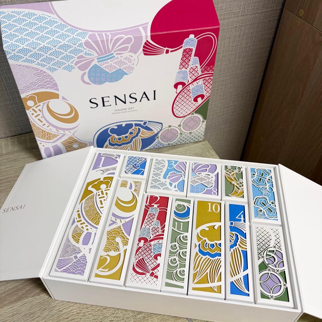 新品！SENSAI＊ホリデーギフト　ｂ　センサイ　クリスマスコフレ センサイ22年クリスマスコフレ、“切り絵BOX入り”人気コスメ現品含む