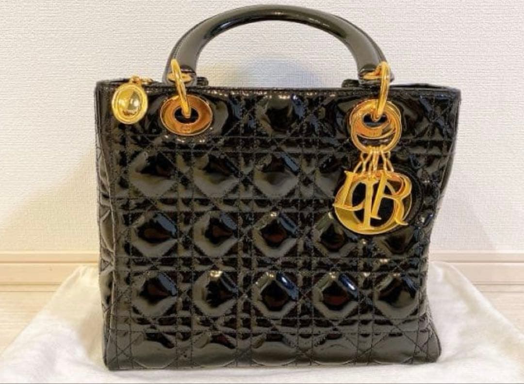 DIOR LADY DIOR　レディディオール【大幅値下げ】 手にした瞬間“レディ”が宿る。大人の【最愛バッグ】 | VERY NaVY